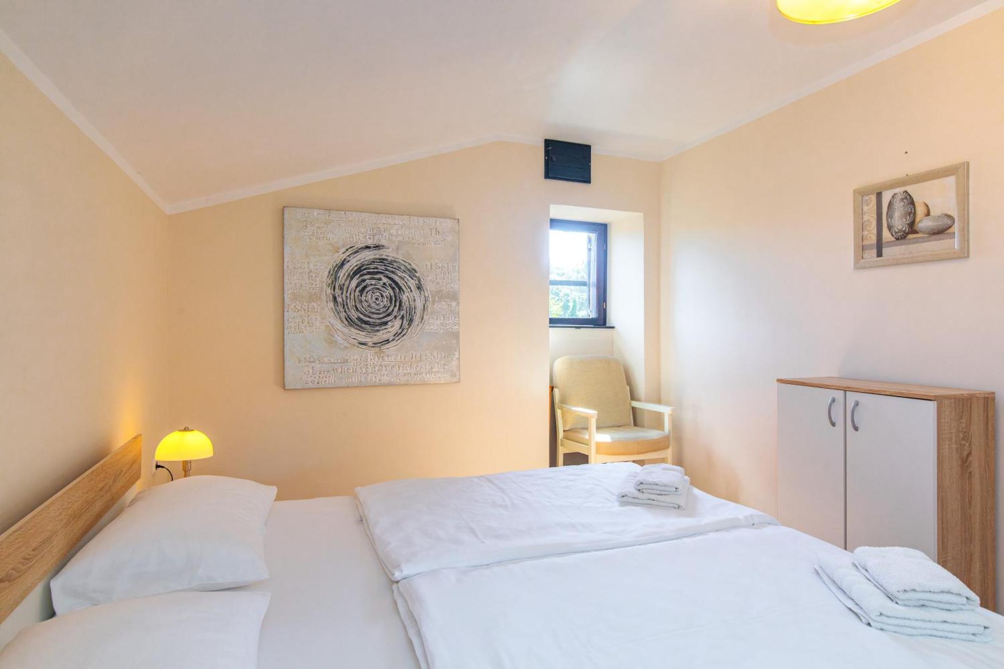 Apartments Lina Vrh  Bagian luar foto