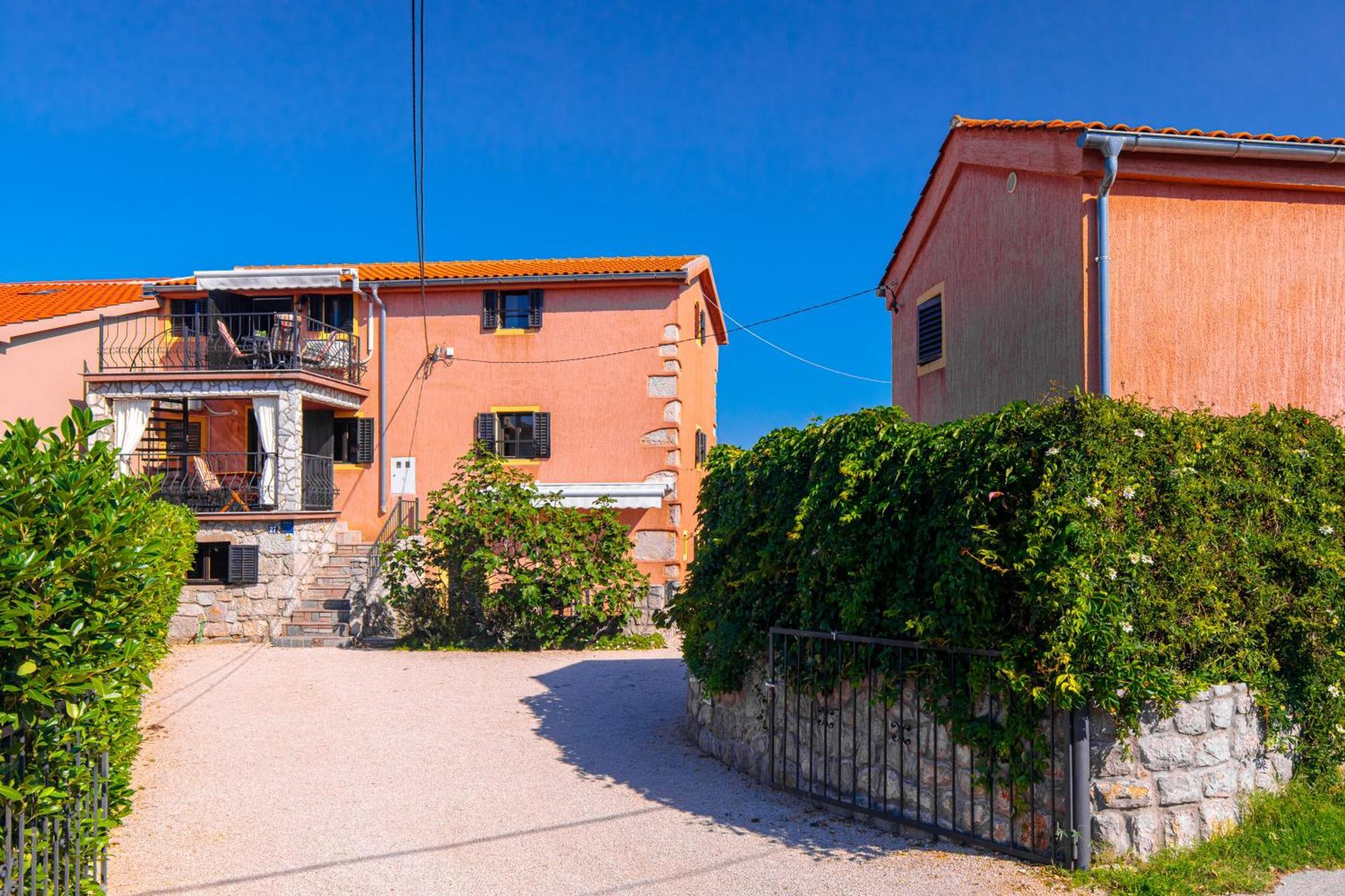 Apartments Lina Vrh  Bagian luar foto