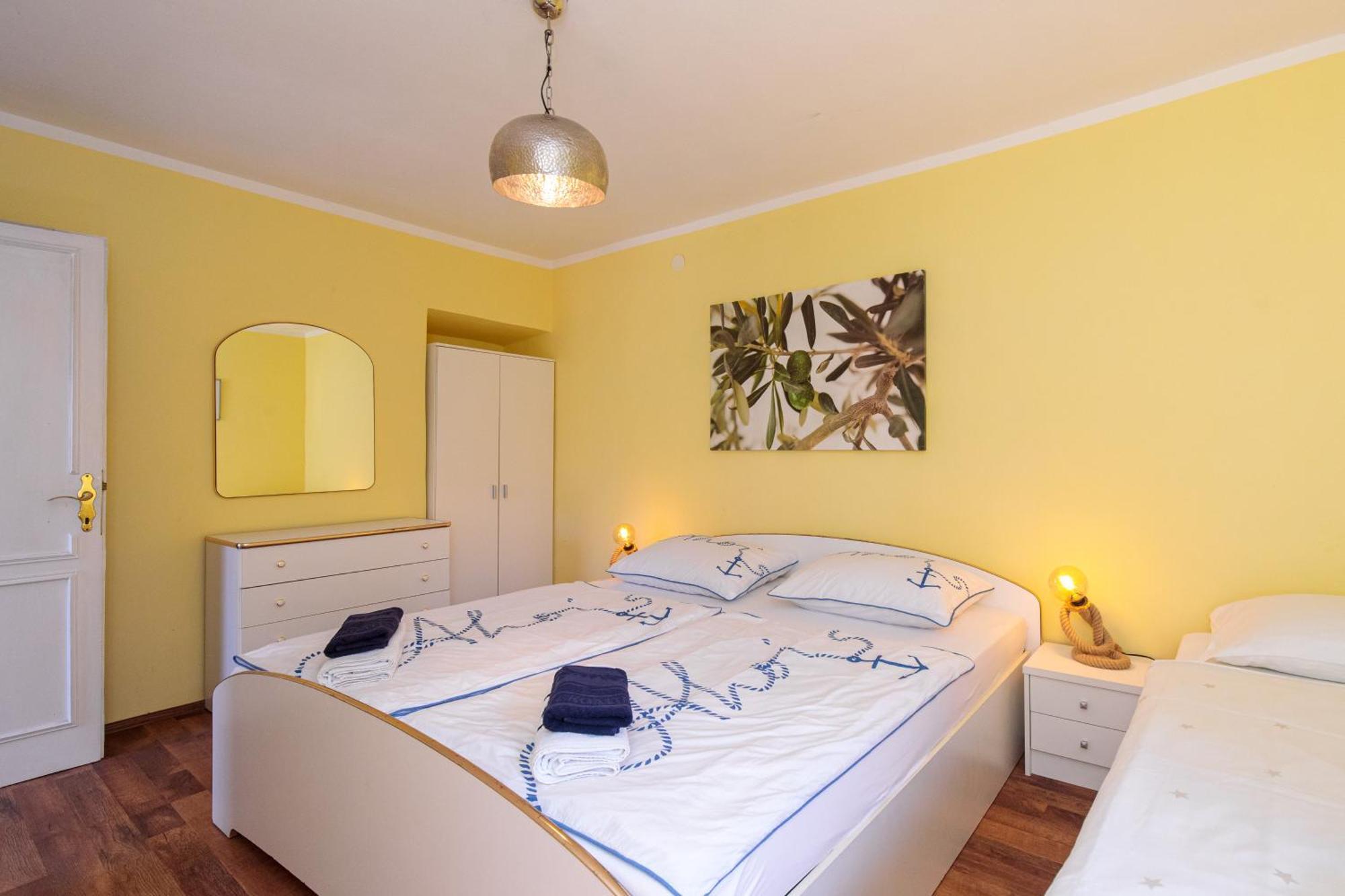 Apartments Lina Vrh  Bagian luar foto