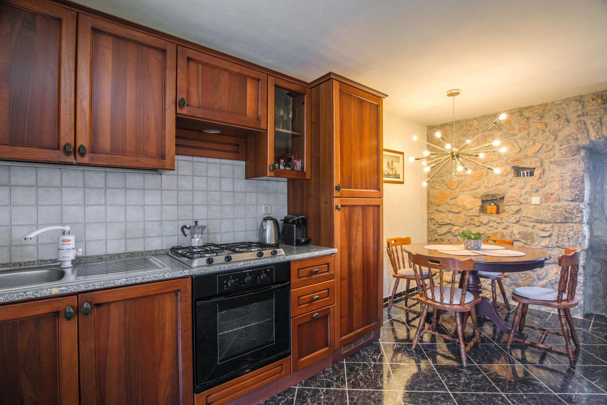 Apartments Lina Vrh  Bagian luar foto