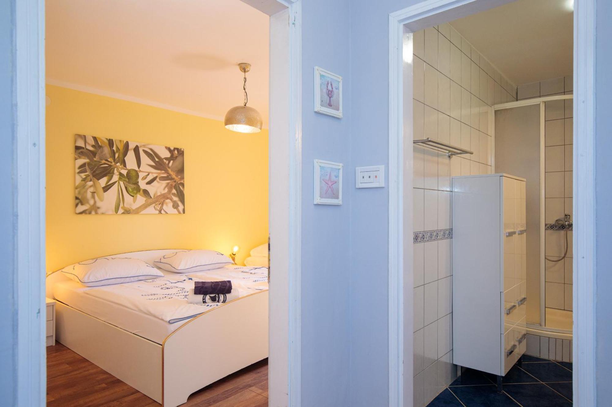 Apartments Lina Vrh  Bagian luar foto