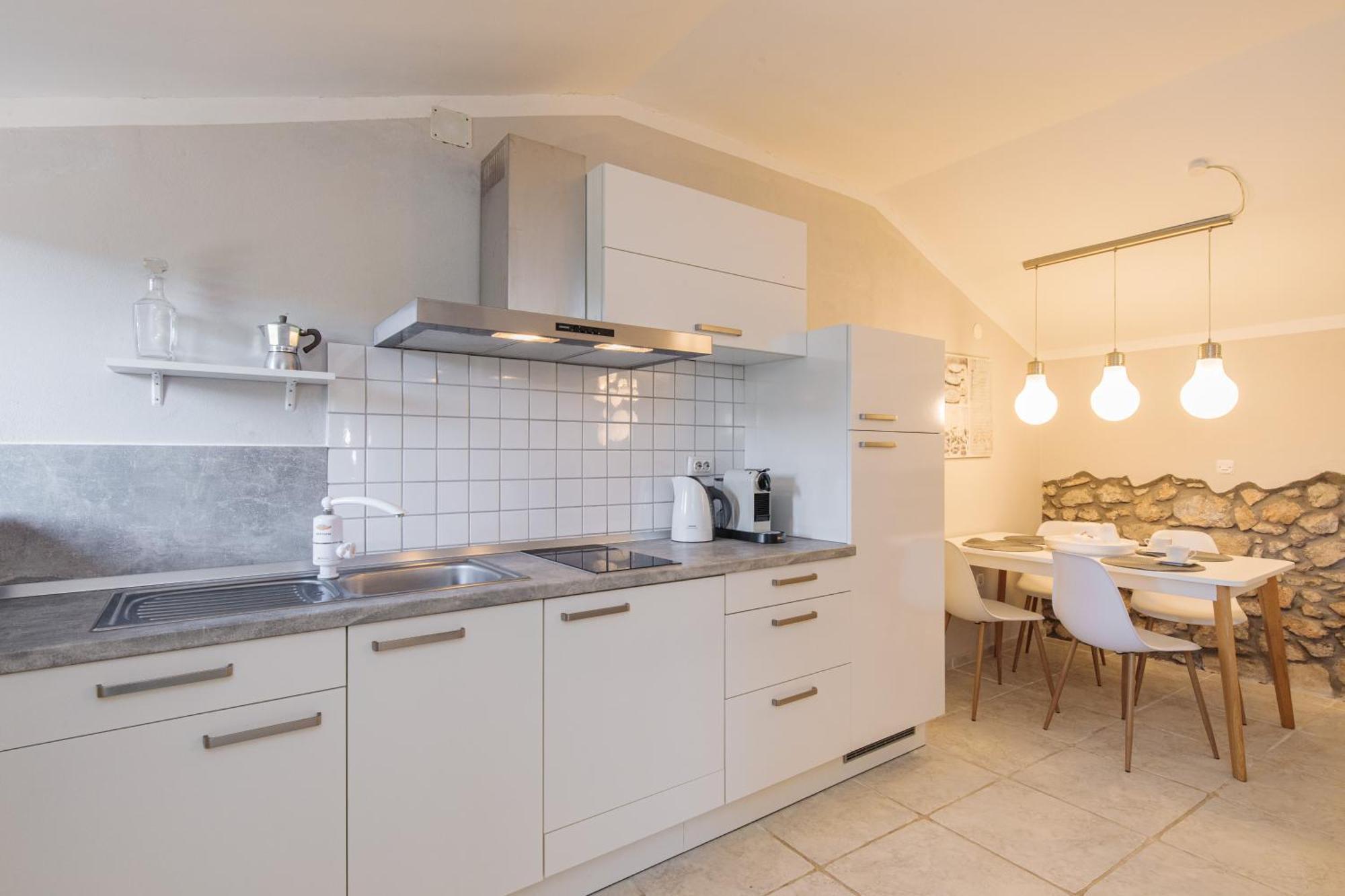 Apartments Lina Vrh  Bagian luar foto