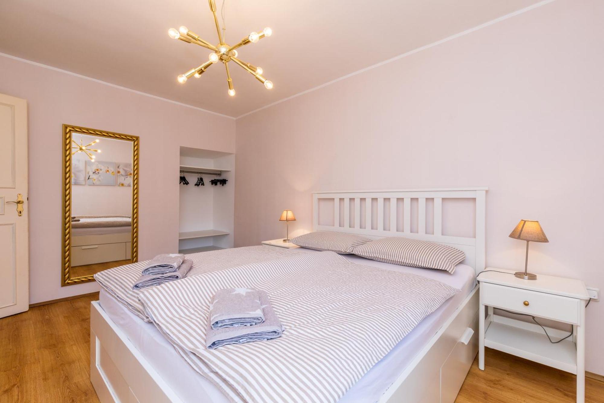 Apartments Lina Vrh  Bagian luar foto